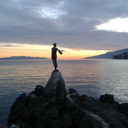 Studio Apartment Vanna - 1St Row To The Sea Opatija Bagian luar foto