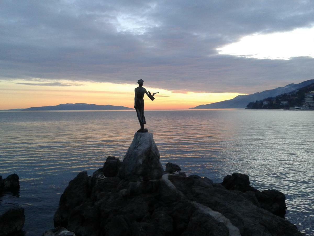 Studio Apartment Vanna - 1St Row To The Sea Opatija Bagian luar foto